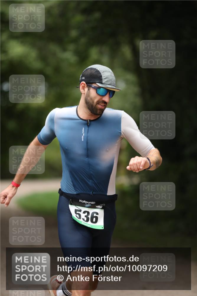 30.08.2026 - Elbe Triathlon Hamburg Antke Förster http://msf.ph/oto/10097209 30.08.2026 10:29:43 Laufen 536 meine-sportfotos.de