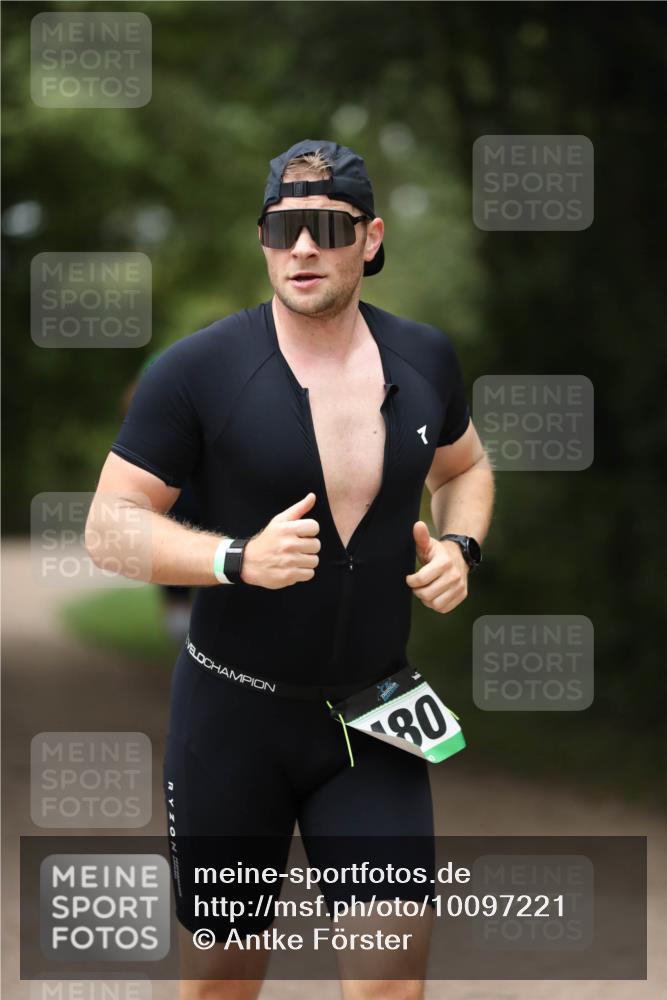 30.08.2026 - Elbe Triathlon Hamburg Antke Förster http://msf.ph/oto/10097221 30.08.2026 10:29:48 Laufen 80 meine-sportfotos.de