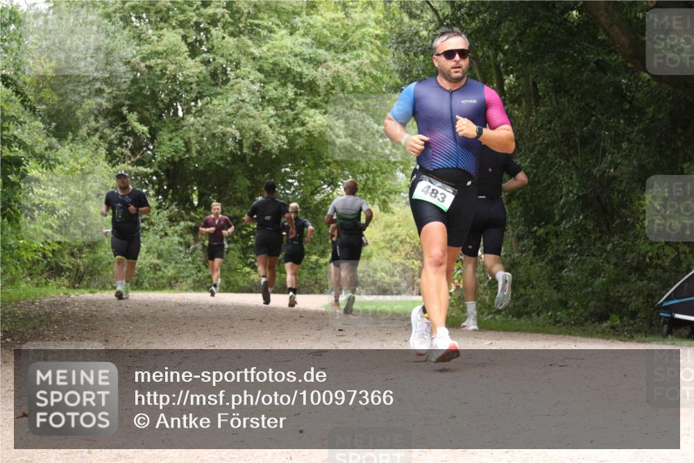 30.08.2026 - Elbe Triathlon Hamburg Antke Förster http://msf.ph/oto/10097366 30.08.2026 10:35:53 Laufen 70, 483 meine-sportfotos.de