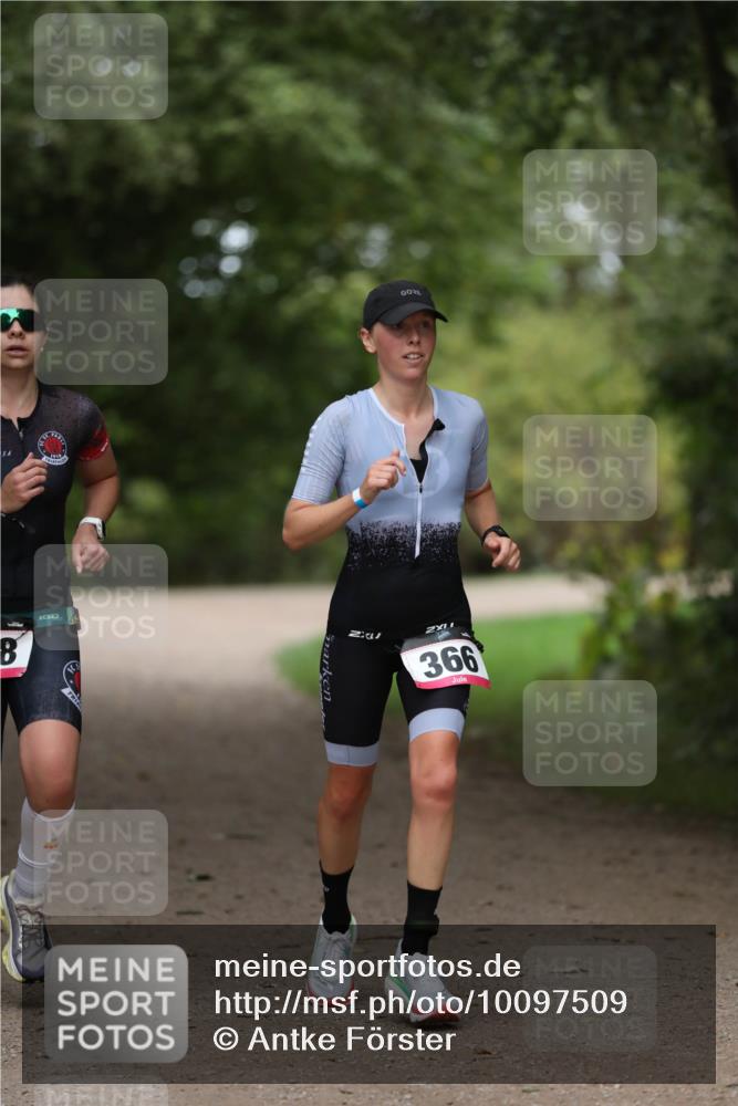 30.08.2026 - Elbe Triathlon Hamburg Antke Förster http://msf.ph/oto/10097509 30.08.2026 10:33:53 Laufen 8, 366 meine-sportfotos.de