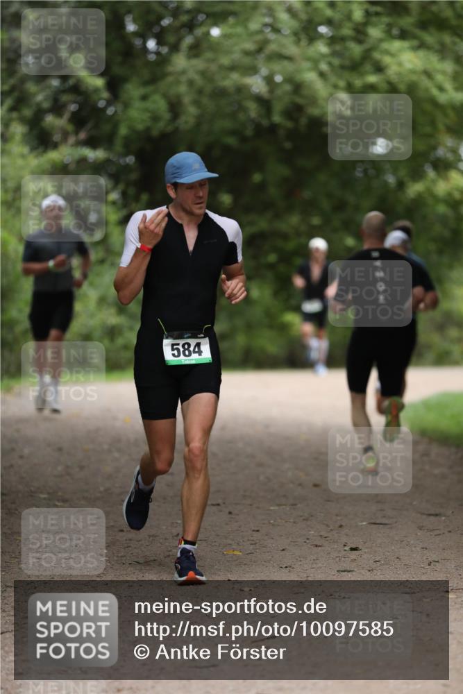30.08.2026 - Elbe Triathlon Hamburg Antke Förster http://msf.ph/oto/10097585 30.08.2026 10:35:01 Laufen 584 meine-sportfotos.de