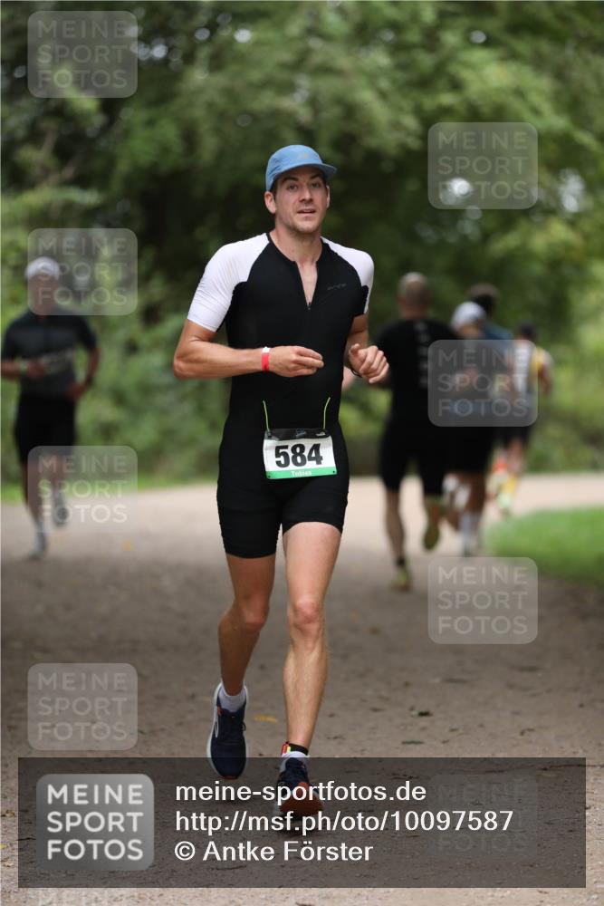 30.08.2026 - Elbe Triathlon Hamburg Antke Förster http://msf.ph/oto/10097587 30.08.2026 10:35:02 Laufen 584 meine-sportfotos.de
