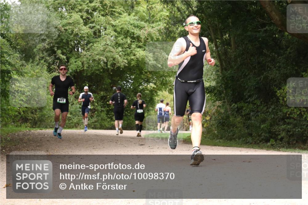 30.08.2026 - Elbe Triathlon Hamburg Antke Förster http://msf.ph/oto/10098370 30.08.2026 10:45:53 Laufen 617, 882 meine-sportfotos.de