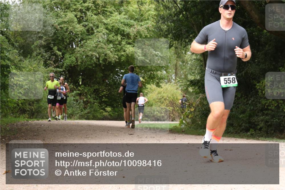 30.08.2026 - Elbe Triathlon Hamburg Antke Förster http://msf.ph/oto/10098416 30.08.2026 10:46:22 Laufen 899, 558 meine-sportfotos.de
