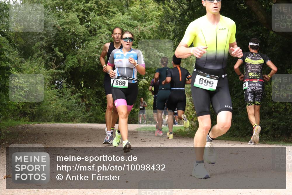 30.08.2026 - Elbe Triathlon Hamburg Antke Förster http://msf.ph/oto/10098432 30.08.2026 10:46:29 Laufen 869, 699, 13 meine-sportfotos.de