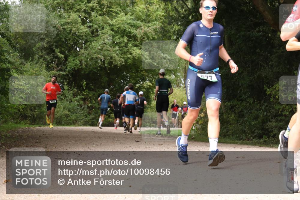 30.08.2026 - Elbe Triathlon Hamburg Antke Förster http://msf.ph/oto/10098456 30.08.2026 10:46:46 Laufen 49 meine-sportfotos.de