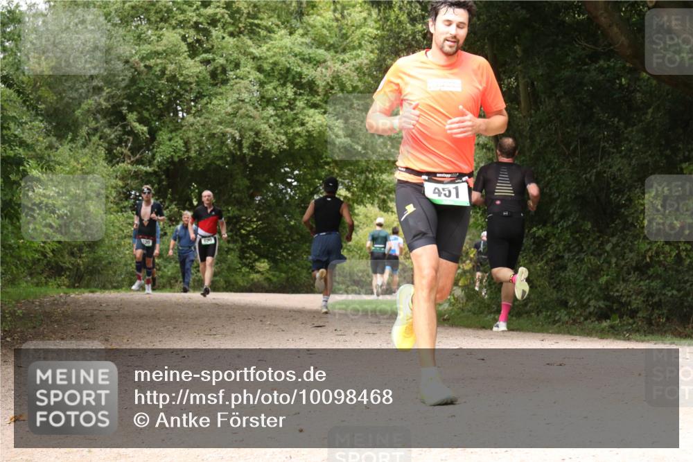 30.08.2026 - Elbe Triathlon Hamburg Antke Förster http://msf.ph/oto/10098468 30.08.2026 10:46:53 Laufen 020, 451 meine-sportfotos.de