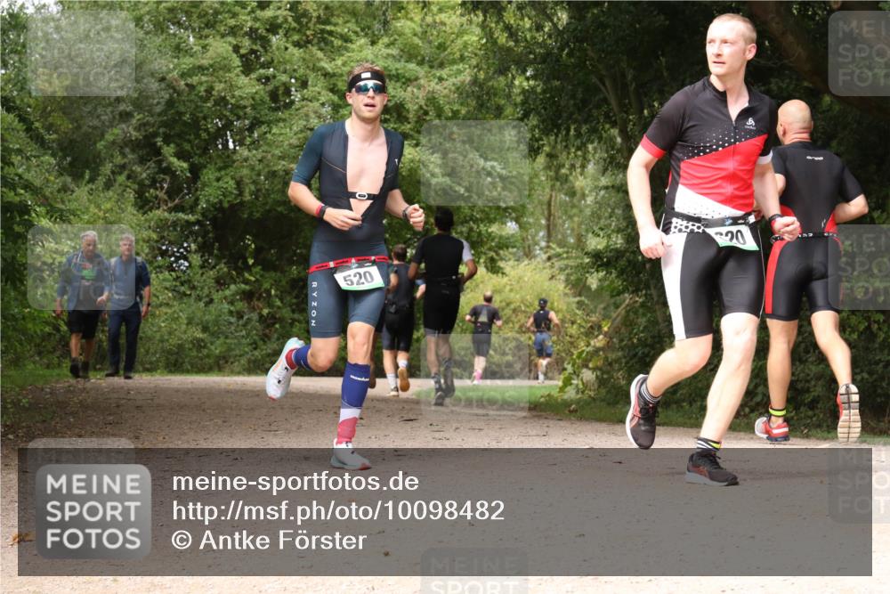 30.08.2026 - Elbe Triathlon Hamburg Antke Förster http://msf.ph/oto/10098482 30.08.2026 10:47:01 Laufen 520, 20 meine-sportfotos.de