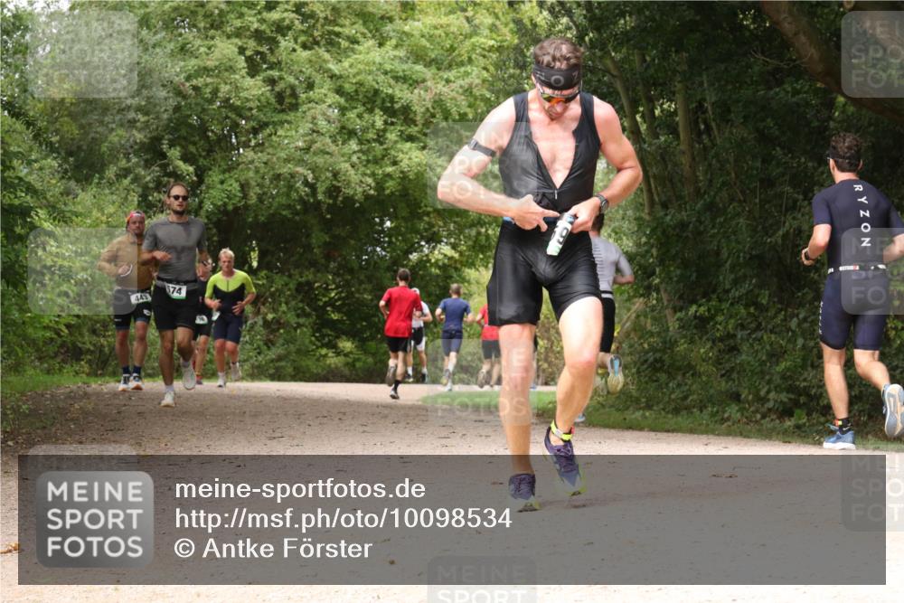 30.08.2026 - Elbe Triathlon Hamburg Antke Förster http://msf.ph/oto/10098534 30.08.2026 10:47:40 Laufen 443 meine-sportfotos.de