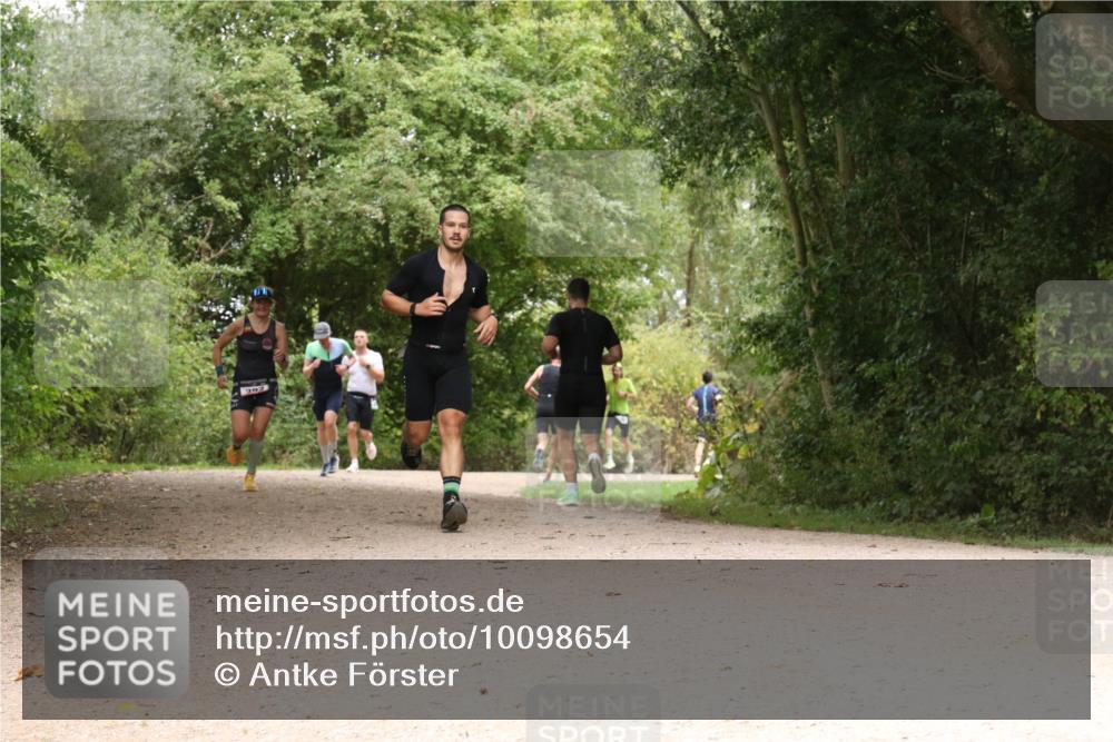 30.08.2026 - Elbe Triathlon Hamburg Antke Förster http://msf.ph/oto/10098654 30.08.2026 10:49:06 Laufen 302 meine-sportfotos.de