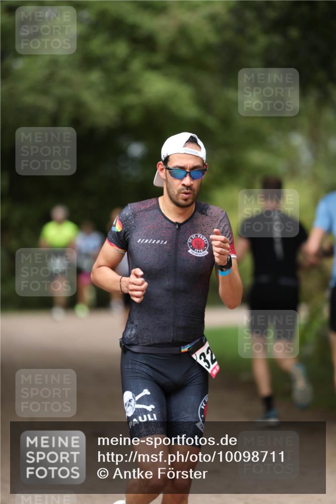 30.08.2026 - Elbe Triathlon Hamburg Antke Förster http://msf.ph/oto/10098711 30.08.2026 10:46:18 Laufen 1910, 32 meine-sportfotos.de