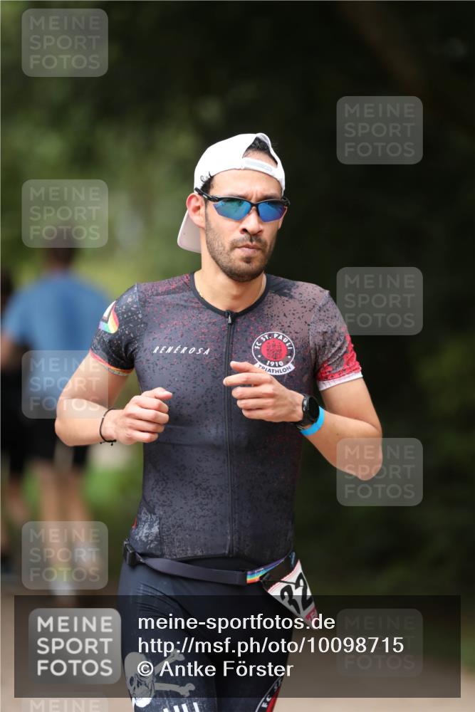 30.08.2026 - Elbe Triathlon Hamburg Antke Förster http://msf.ph/oto/10098715 30.08.2026 10:46:19 Laufen 1910, 32 meine-sportfotos.de
