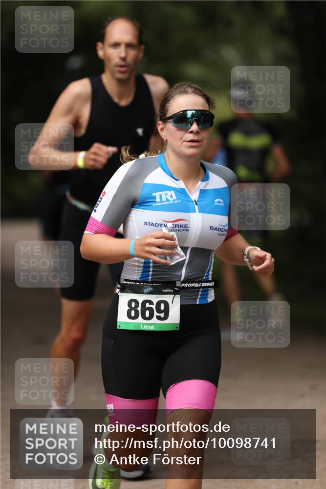 30.08.2026 - Elbe Triathlon Hamburg Antke Förster http://msf.ph/oto/10098741 30.08.2026 10:46:31 Laufen 869 meine-sportfotos.de