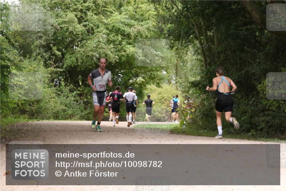 30.08.2026 - Elbe Triathlon Hamburg Antke Förster http://msf.ph/oto/10098782 30.08.2026 10:50:24 Laufen 1816 meine-sportfotos.de