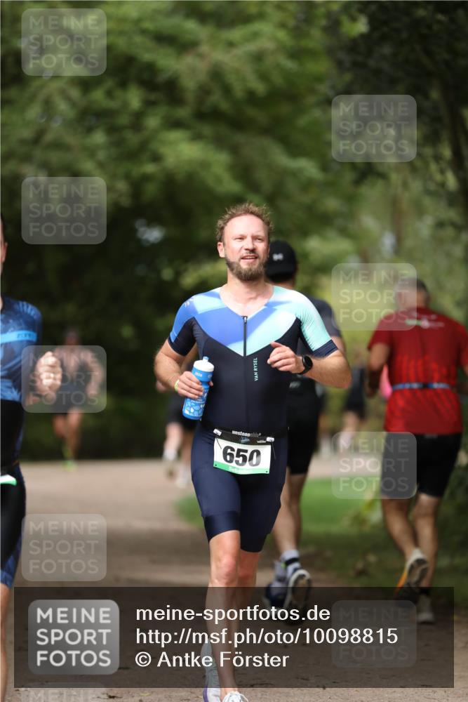 30.08.2026 - Elbe Triathlon Hamburg Antke Förster http://msf.ph/oto/10098815 30.08.2026 10:47:30 Laufen 650 meine-sportfotos.de