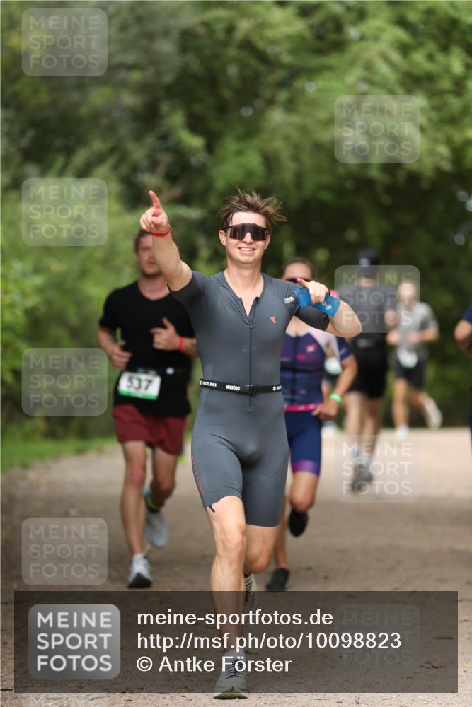 30.08.2026 - Elbe Triathlon Hamburg Antke Förster http://msf.ph/oto/10098823 30.08.2026 10:47:34 Laufen 537 meine-sportfotos.de