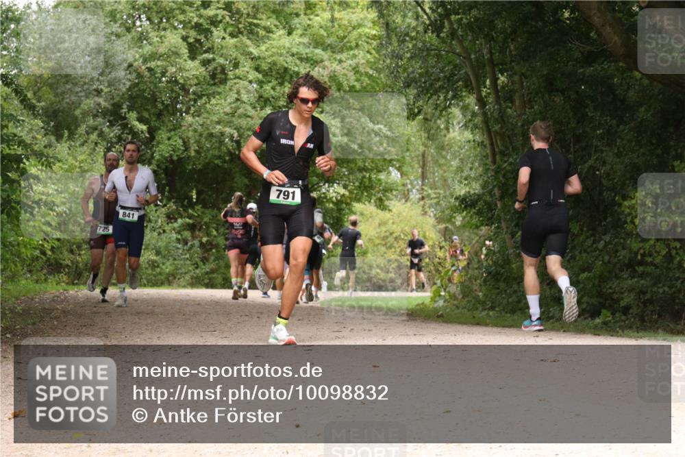 30.08.2026 - Elbe Triathlon Hamburg Antke Förster http://msf.ph/oto/10098832 30.08.2026 10:50:49 Laufen 725, 841, 791 meine-sportfotos.de