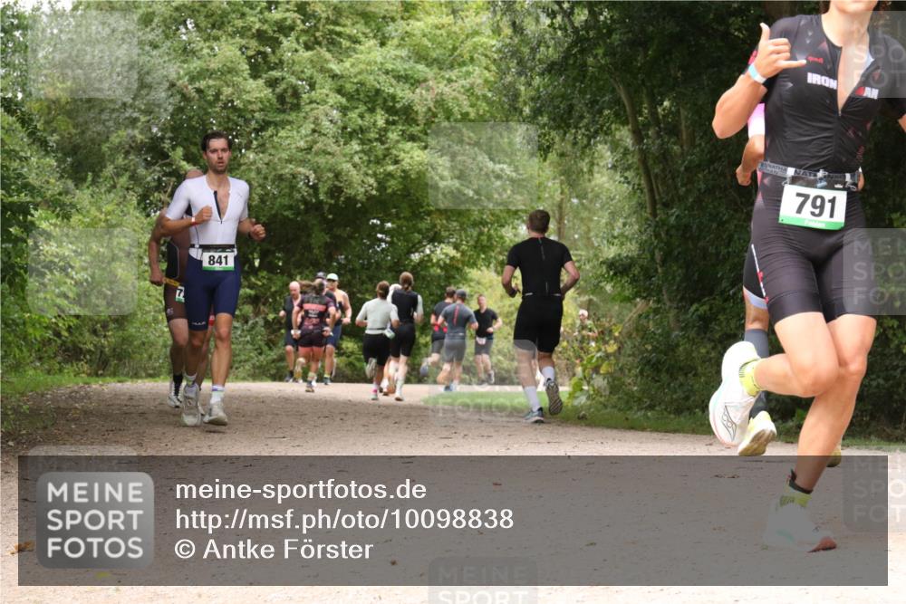 30.08.2026 - Elbe Triathlon Hamburg Antke Förster http://msf.ph/oto/10098838 30.08.2026 10:50:51 Laufen 841, 791 meine-sportfotos.de