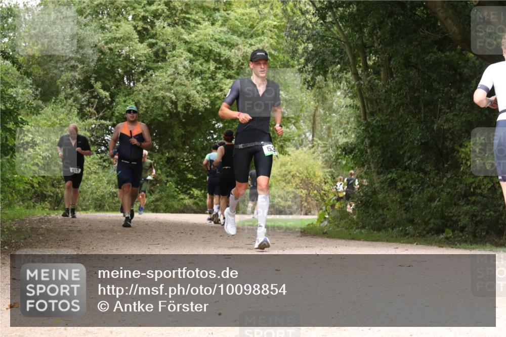 30.08.2026 - Elbe Triathlon Hamburg Antke Förster http://msf.ph/oto/10098854 30.08.2026 10:50:58 Laufen 457, 53 meine-sportfotos.de