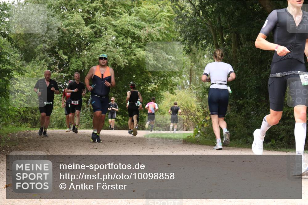 30.08.2026 - Elbe Triathlon Hamburg Antke Förster http://msf.ph/oto/10098858 30.08.2026 10:51:00 Laufen 452, 263 meine-sportfotos.de