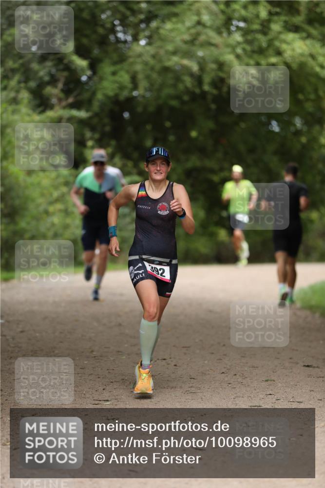 30.08.2026 - Elbe Triathlon Hamburg Antke Förster http://msf.ph/oto/10098965 30.08.2026 10:49:09 Laufen 392 meine-sportfotos.de