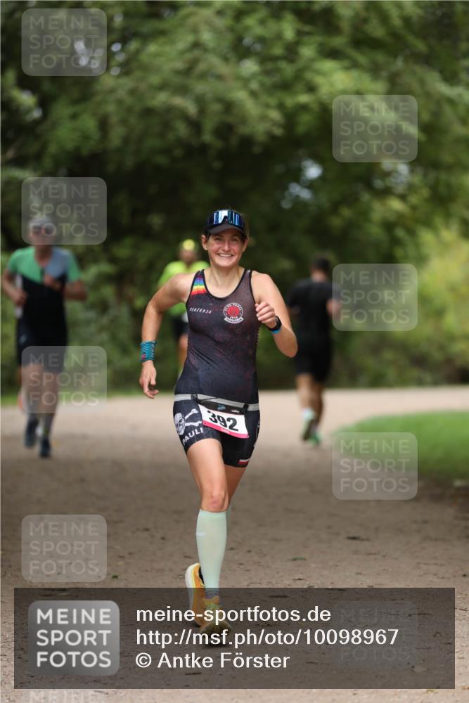 30.08.2026 - Elbe Triathlon Hamburg Antke Förster http://msf.ph/oto/10098967 30.08.2026 10:49:10 Laufen 392 meine-sportfotos.de