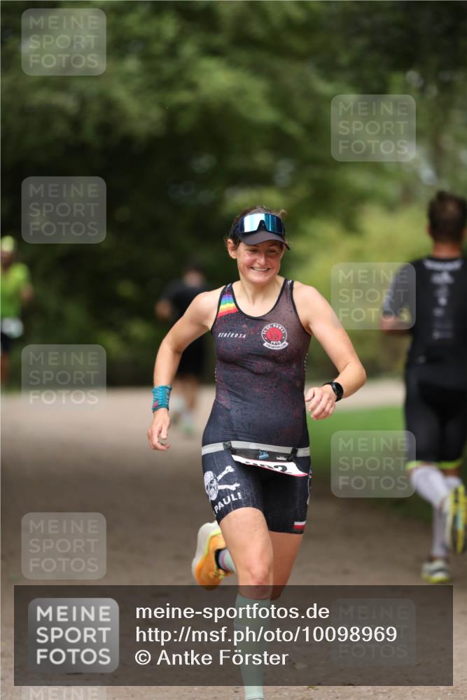 30.08.2026 - Elbe Triathlon Hamburg Antke Förster http://msf.ph/oto/10098969 30.08.2026 10:49:11 Laufen 1910 meine-sportfotos.de