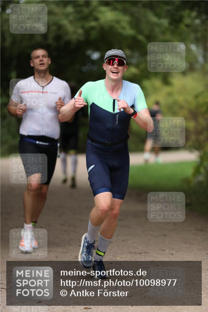 30.08.2026 - Elbe Triathlon Hamburg Antke Förster http://msf.ph/oto/10098977 30.08.2026 10:49:14 Laufen  meine-sportfotos.de