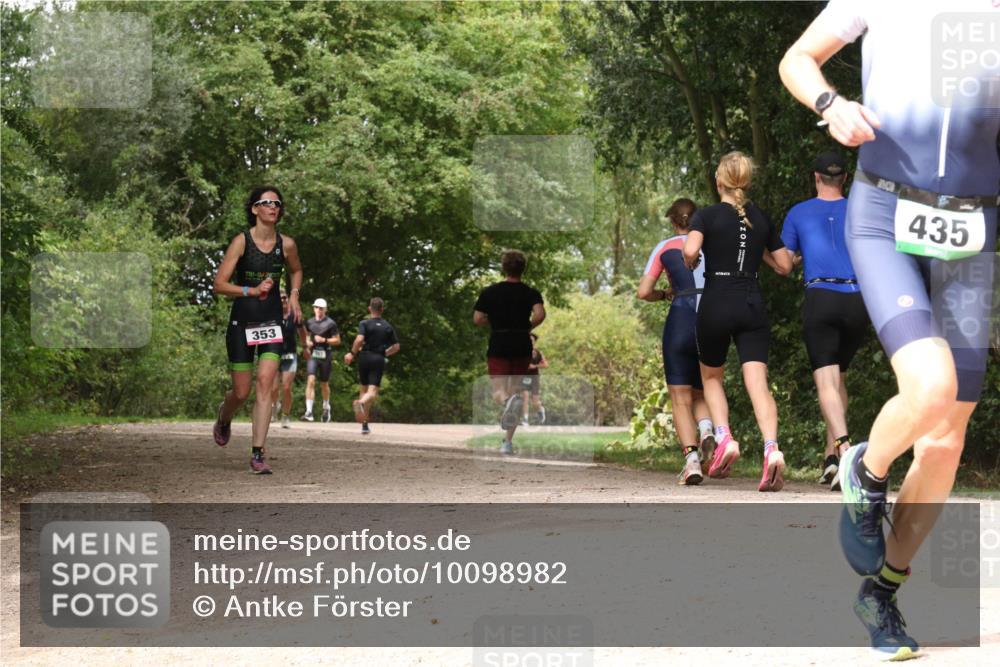 30.08.2026 - Elbe Triathlon Hamburg Antke Förster http://msf.ph/oto/10098982 30.08.2026 10:52:42 Laufen 353, 435 meine-sportfotos.de