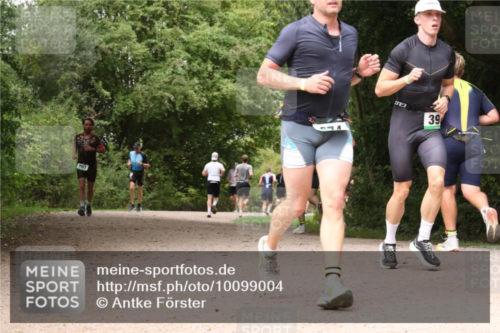 30.08.2026 - Elbe Triathlon Hamburg Antke Förster http://msf.ph/oto/10099004 30.08.2026 10:52:52 Laufen 703, 39 meine-sportfotos.de