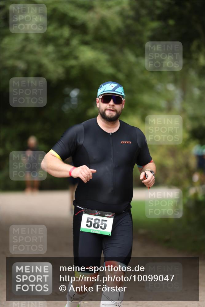 30.08.2026 - Elbe Triathlon Hamburg Antke Förster http://msf.ph/oto/10099047 30.08.2026 10:49:57 Laufen 585, 3 meine-sportfotos.de