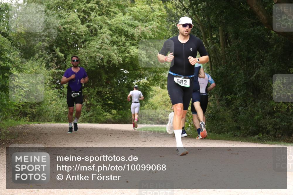 30.08.2026 - Elbe Triathlon Hamburg Antke Förster http://msf.ph/oto/10099068 30.08.2026 10:53:28 Laufen 589, 582 meine-sportfotos.de