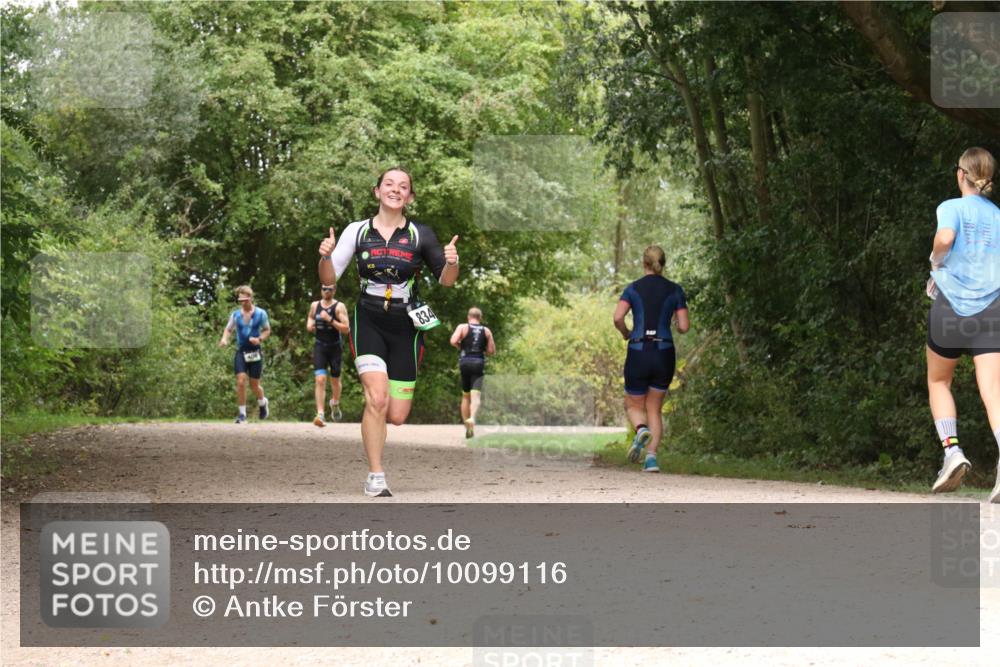 30.08.2026 - Elbe Triathlon Hamburg Antke Förster http://msf.ph/oto/10099116 30.08.2026 10:54:06 Laufen 834 meine-sportfotos.de