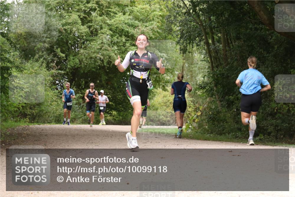 30.08.2026 - Elbe Triathlon Hamburg Antke Förster http://msf.ph/oto/10099118 30.08.2026 10:54:07 Laufen 834 meine-sportfotos.de