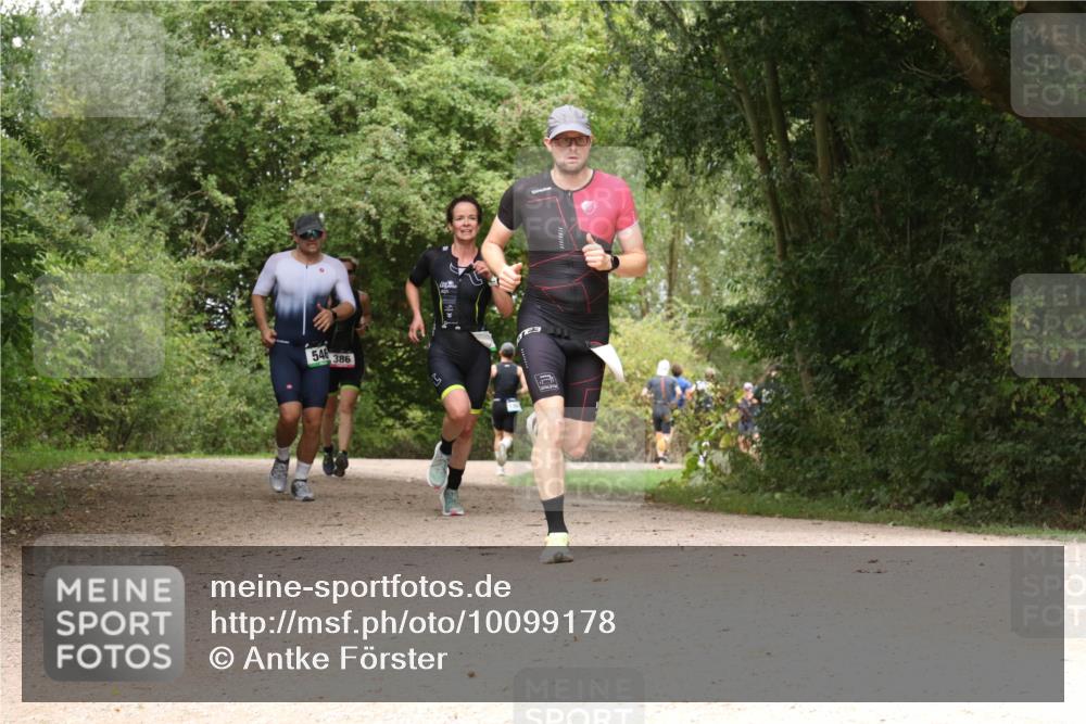30.08.2026 - Elbe Triathlon Hamburg Antke Förster http://msf.ph/oto/10099178 30.08.2026 10:54:45 Laufen 548, 386, 3 meine-sportfotos.de