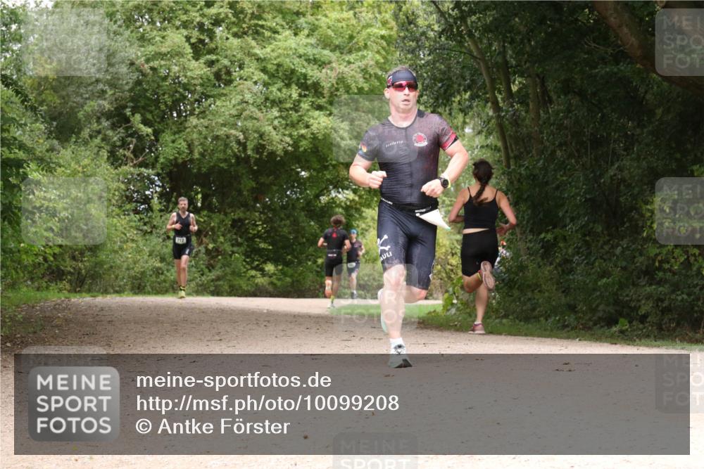 30.08.2026 - Elbe Triathlon Hamburg Antke Förster http://msf.ph/oto/10099208 30.08.2026 10:55:20 Laufen 712 meine-sportfotos.de