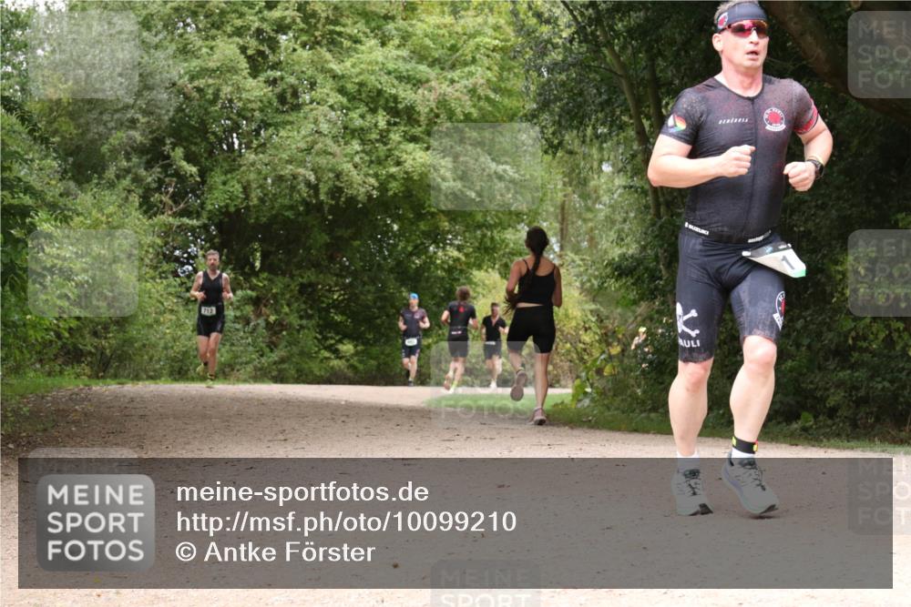 30.08.2026 - Elbe Triathlon Hamburg Antke Förster http://msf.ph/oto/10099210 30.08.2026 10:55:21 Laufen 712 meine-sportfotos.de