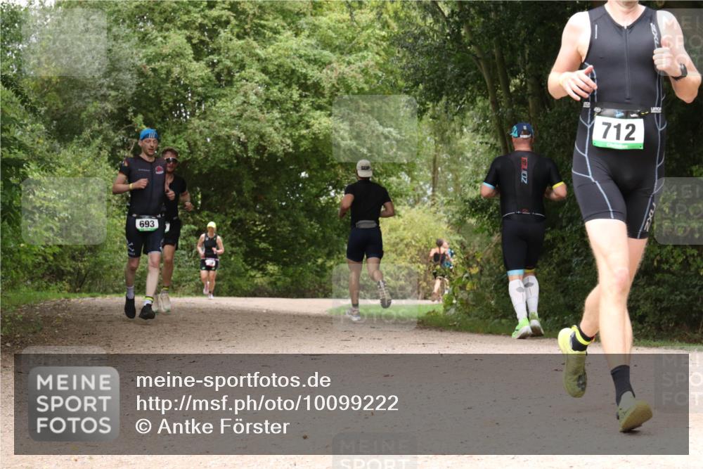 30.08.2026 - Elbe Triathlon Hamburg Antke Förster http://msf.ph/oto/10099222 30.08.2026 10:55:30 Laufen 693, 712 meine-sportfotos.de