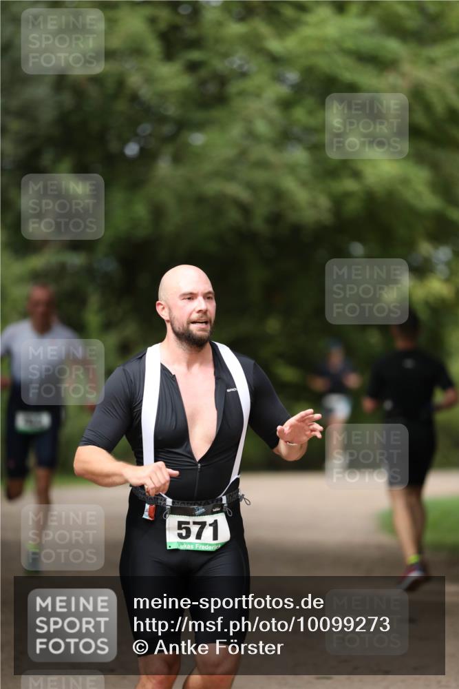 30.08.2026 - Elbe Triathlon Hamburg Antke Förster http://msf.ph/oto/10099273 30.08.2026 10:52:38 Laufen 571 meine-sportfotos.de