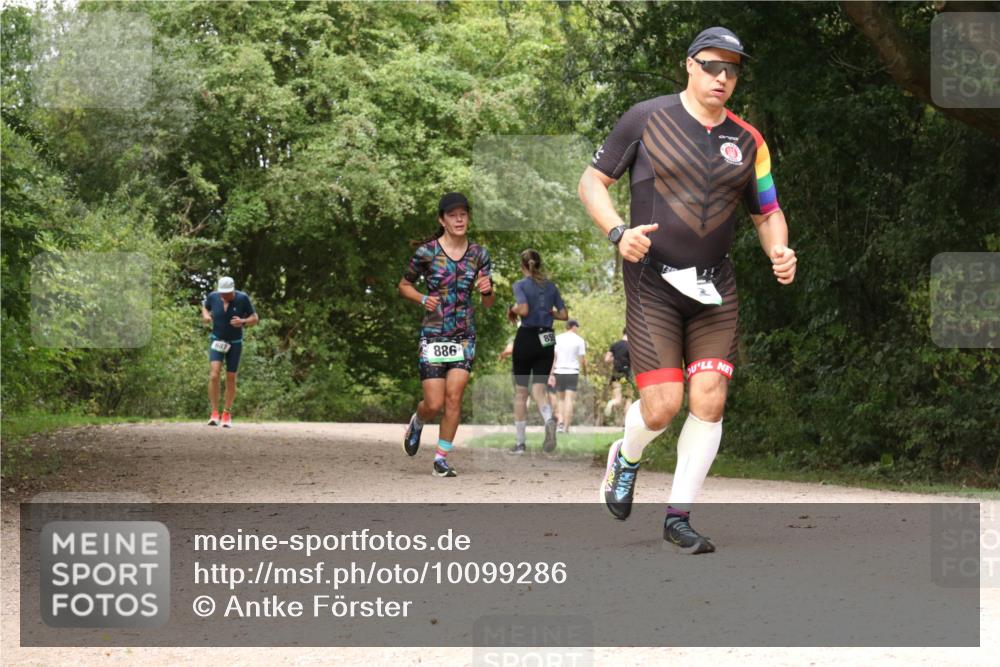 30.08.2026 - Elbe Triathlon Hamburg Antke Förster http://msf.ph/oto/10099286 30.08.2026 10:56:27 Laufen 886, 85 meine-sportfotos.de