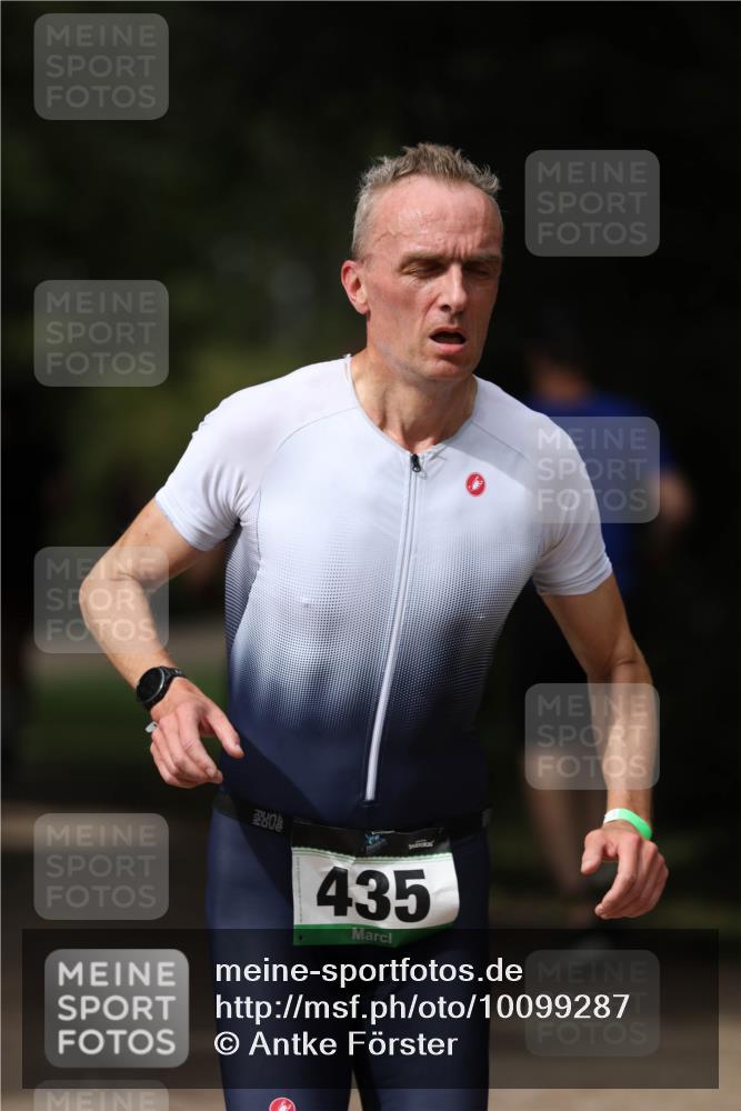 30.08.2026 - Elbe Triathlon Hamburg Antke Förster http://msf.ph/oto/10099287 30.08.2026 10:52:42 Laufen 280, 435 meine-sportfotos.de