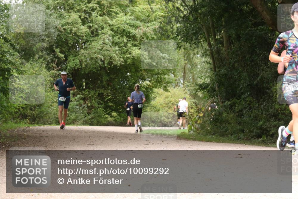 30.08.2026 - Elbe Triathlon Hamburg Antke Förster http://msf.ph/oto/10099292 30.08.2026 10:56:30 Laufen 687, 8 meine-sportfotos.de