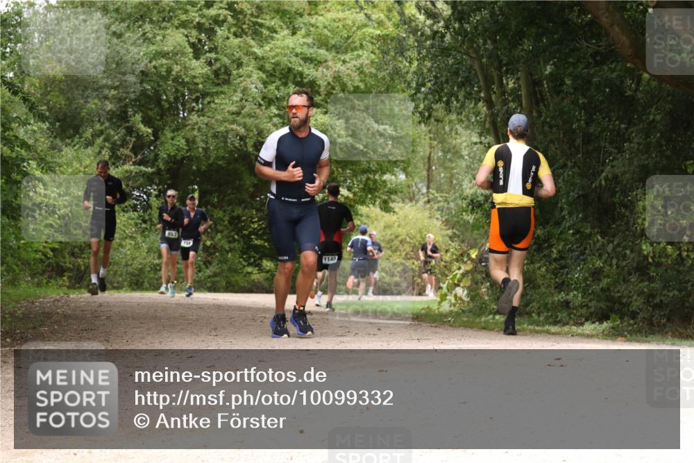 30.08.2026 - Elbe Triathlon Hamburg Antke Förster http://msf.ph/oto/10099332 30.08.2026 10:56:56 Laufen 1149 meine-sportfotos.de