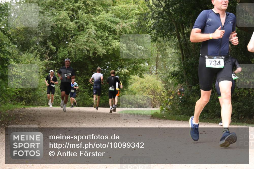 30.08.2026 - Elbe Triathlon Hamburg Antke Förster http://msf.ph/oto/10099342 30.08.2026 10:57:04 Laufen 405, 464, 797, 734 meine-sportfotos.de