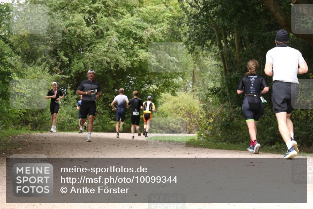 30.08.2026 - Elbe Triathlon Hamburg Antke Förster http://msf.ph/oto/10099344 30.08.2026 10:57:04 Laufen 405, 797 meine-sportfotos.de