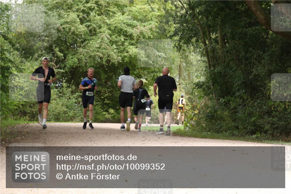 30.08.2026 - Elbe Triathlon Hamburg Antke Förster http://msf.ph/oto/10099352 30.08.2026 10:57:09 Laufen 484, 10 meine-sportfotos.de