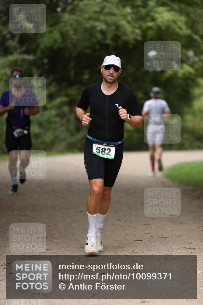 30.08.2026 - Elbe Triathlon Hamburg Antke Förster http://msf.ph/oto/10099371 30.08.2026 10:53:27 Laufen 1915, 582 meine-sportfotos.de