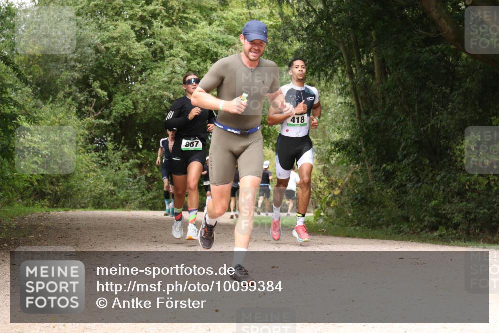 30.08.2026 - Elbe Triathlon Hamburg Antke Förster http://msf.ph/oto/10099384 30.08.2026 10:57:31 Laufen 887, 418 meine-sportfotos.de