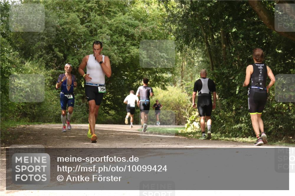 30.08.2026 - Elbe Triathlon Hamburg Antke Förster http://msf.ph/oto/10099424 30.08.2026 10:58:03 Laufen 83, 754 meine-sportfotos.de
