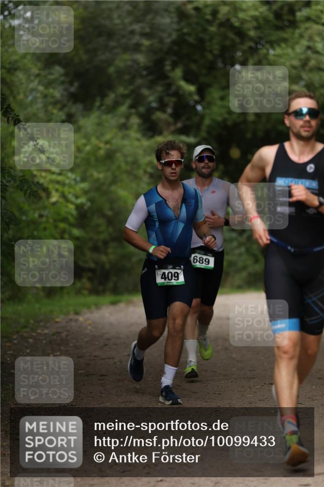 30.08.2026 - Elbe Triathlon Hamburg Antke Förster http://msf.ph/oto/10099433 30.08.2026 10:54:15 Laufen 409, 689 meine-sportfotos.de